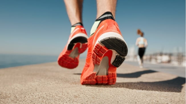 7 Rekomendasi Sepatu Lari yang Badak, Tahan Lama di Berbagai Medan