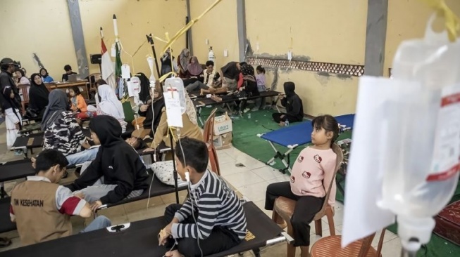 Ratusan Siswa Cipongkor Tumbang Keracunan MBG, Gejala Mual, Sesak Napas, Hingga Kejang-kejang