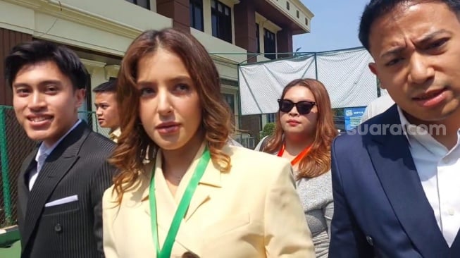 Tasya Farasya di Pengadilan Agama Jakarta Selatan pada Rabu, 24 September 2025. [Suara.com/Rena Pangesti]