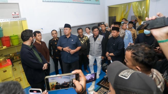 Wakil Ketua DPR RI, Cucun Ahmad Syamsurijal mengunjungi SPPG Cipari dan Dapur SPPG Neglasari, Bandung Barat, Kamis (25/9/2025). [dokumentasi]