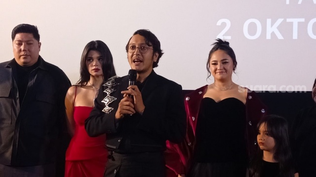 Dimas Anggara, Marshanda dan Maria Theodore di Senayan Jakarta Pusat pada Kamis, 25 September 2025. [Suara.com/Rena Pangesti]