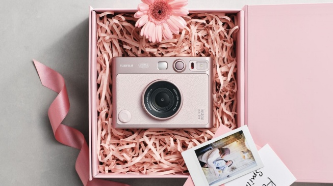 Fujifilm Instax Mini Evo Gentle Rose Hadir ke Indonesia, Kamera Instan Harga Rp 3 Juta