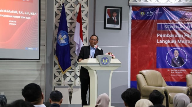 Seminar Nasional Fakultas Hukum Universitas Negeri Yogyakarta bersama Prof. Dr. Moh. Mahfud MD, S.H.[ist]