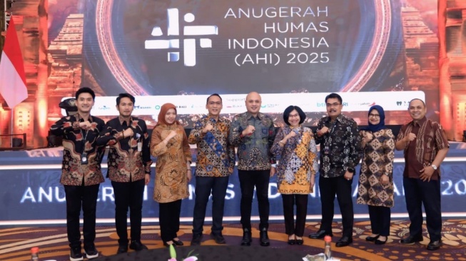 Layanan Publik Transparan, Biro Administrasi Pimpinan Jatim Raih 2 Penghargaan AHI 2025