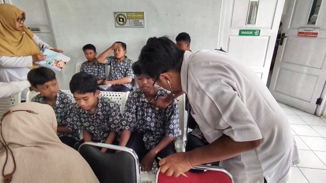 Menu Basi Jam 8 Pagi? Sultan HB X Sentil Pola Masak Program MBG Picu Keracunan Siswa