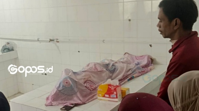 Jenazah MJ, mahasiswa yang meninggal usai ikut Diksar Mapala di Kampus Universitas Negeri Gorontalo (UNG). [Gopos.id]