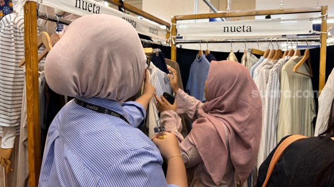 Tren fesyen wanita karier 2025. (Suara.com/Dini Afrianti Efendy)