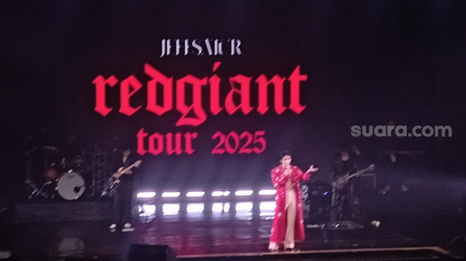 Konser Jeff Satur di Jakarta Concert Hall kawasan Kebon Sirih, Jakarta Pusat pada Sabtu, 27 September 2025 (Suara.com/ Rena Pangesti)
