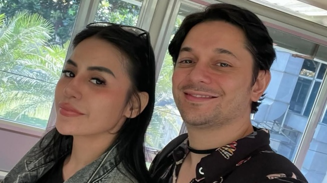 Andrew Andika bersama kekasih barunya, Violentina Kaif yang akan menikah pada Desember 2025. [Instagram]