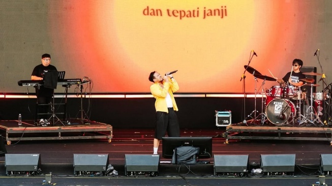 Adrian Khalif Buka CRSL Land Festival 2025, Bawakan Lagu 'Alamak'