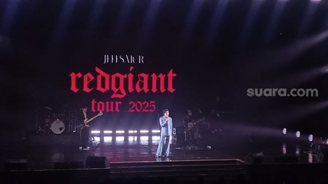 Konser Jeff Satur di Jakarta Concert Hall kawasan Kebon Sirih, Jakarta Pusat pada Sabtu, 27 September 2025 (Suara.com/ Rena Pangesti)
