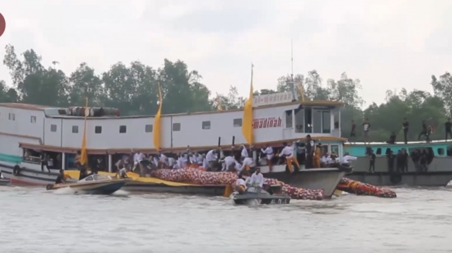 Erau Kutai: Saat Naga Jadi Rebutan di Sungai Mahakam, Ini Maknanya!