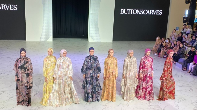 Gurun Pasir hingga Bunga Viola Cantik Jadi Inspirasi Modest Fashion Buttonscarves X Benang Jarum