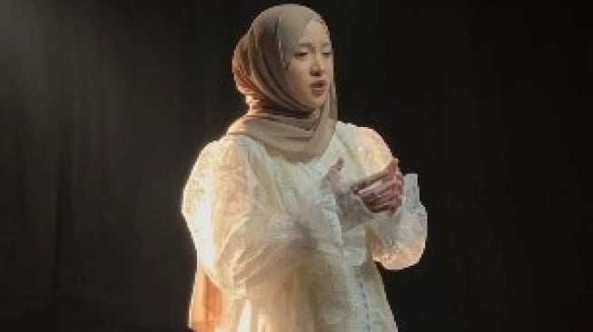 Potret perut buncit Nissa Sabyan [Instagram/nissa_sabyan]
