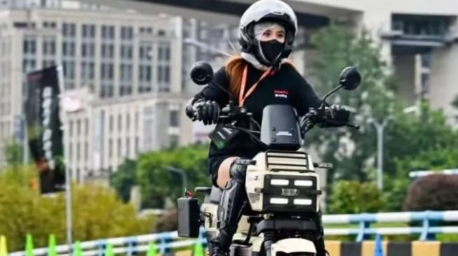 Honda Square X12, motor unik Honda yang disebut motor 'perang' karena desainnya nyeleneh (Sundiro Honda)