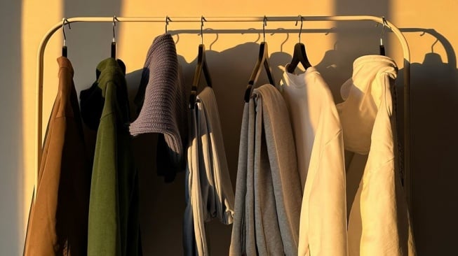 Bikin Tambah Gerah, Ini 5 Warna Baju yang Sebaiknya Dihindari saat Cuaca Panas Terik