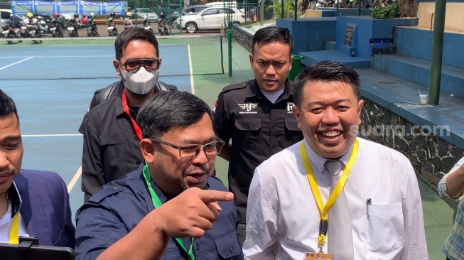 Bedu Diledek Andre Taulany Usai Daftar Cerai di Pengadilan Agama Jaksel: Selamat, Satu Kantor
