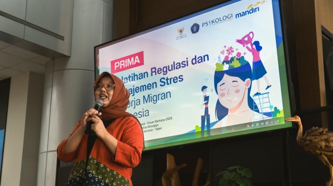 Melalui kehadiran Livin’ by Mandiri, PMI dapat membuka rekening dengan SIM lokal, mengakses transaksi harian, hingga berinvestasi (Dok: Bank Mandiri)