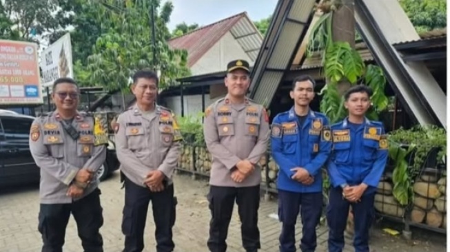 WNA Thailand meminta bantuan damkar untuk melaporkan kehilangan ponselnya ke polisi (Instagram)