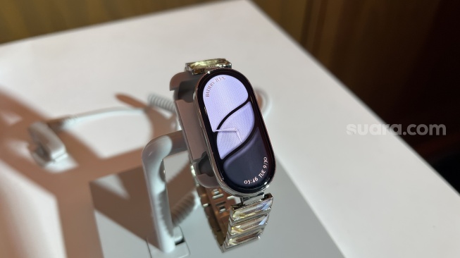 Xiaomi Smart Band 10 Glimmer Edition. [Suara.com/Dicky Prastya]