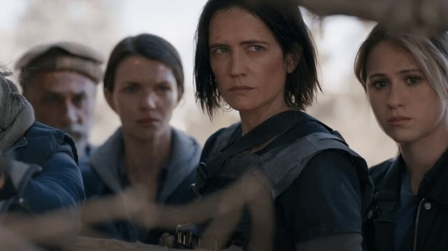 Film Dirty Angels yang dibintangi Eva Green dan Maria Bakalova akan tayang Selasa (30/9/2025) malam ini pukul 21.00 WIB di Trans TV. [YouTube