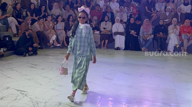 Model Profesional: Belajar Modeling Nggak Melulu Jadi Peraga Busana, Latih Pede hingga Tambah Relasi