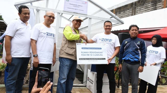 Pengelolaan Sampah Desa Cijaura Bandung Didukung Telkom Lewat Greenhouse dan Tempat Sampah Organik