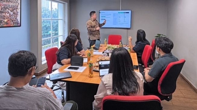 KVB mempresentasikan pengelolaan investasi di kantor Suara.com, beberapa waktu lalu. (Dok: KVB)