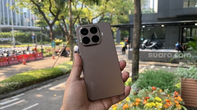 Xiaomi 15T Pro. [Suara.com/Dicky Prastya]