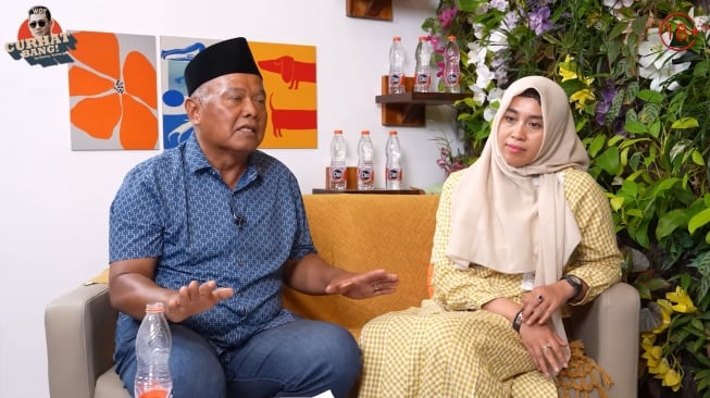 Yai Mim dan sang istri Rosyida (YouTube/CURHAT BANG Denny Sumargo)