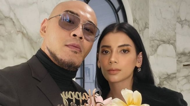 Rumah Tangga Deddy Corbuzier dan Sabrina Diisukan Retak, Dulu Pacaran Diam-Diam Tanpa Restu Orangtua