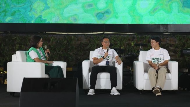 VP Sustainability Telkom Gunawan Wasisto Ciptaning Andri pada sesi talkshow mengenai isu pengelolaan sampah pada acara Tenant Day di The Telkom Hub,Telkom Indonesia (25/9/2025) (Dok: Telkom)