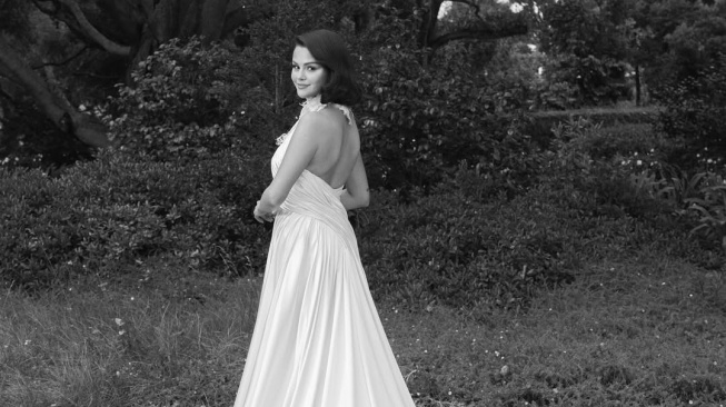 Potret Selena Gomez di Hari Pernikahannya dengan Benny Blanco