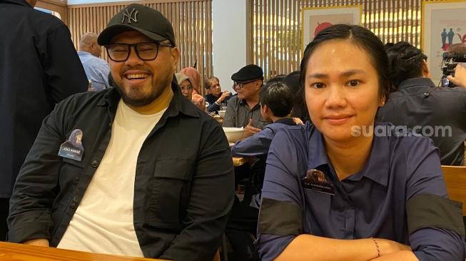 Joko Anwar dan Tia Hasibuan, produser film Legenda Kelam Malin Kundang dalam sesi wawancara di kawasan Cipete, Jakarta Selatan pada Rabu, 1 Oktober 2025. [Suara.com/Tiara Rosana]