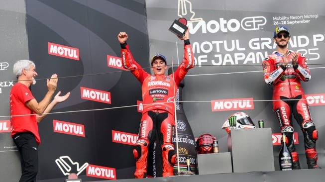 Seleberasi Marc Marquez saat Merayakan Gelar Juara Dunia MotoGP 2025 di Motul Grand Prix Jepang 2025, Sirkuit Twin Ring Motegi. (Foto: Motul)