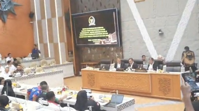 DPR Kejar Tayang Revisi UU LLAJ, Dasco: Target Zero ODOL 2027