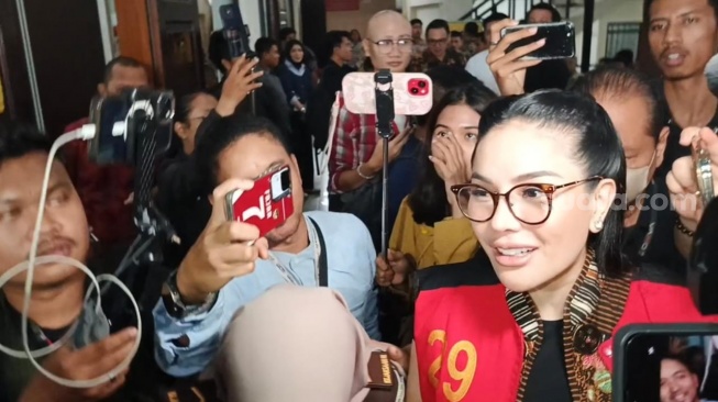Jadi Pelajaran Hukum Gratis, Nikita Mirzani Bersikukuh Tuduhan Pemerasan Cuma Sengketa Bisnis