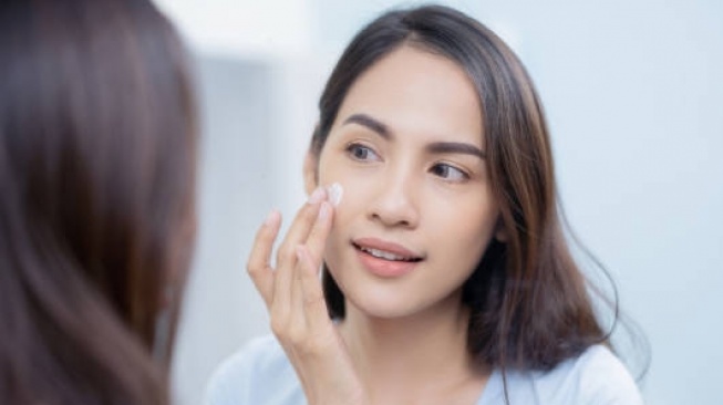 5 Rekomendasi Moisturizer Ceramide yang Murah untuk Memperbaiki Skin Barrier