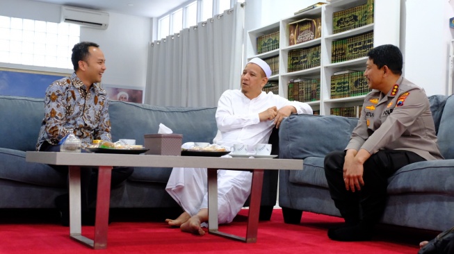 Wali Kota Solo Silaturahmi ke Habib Alwi Masjid Riyadh, Perkuat Sinergi Umaro dan Ulama