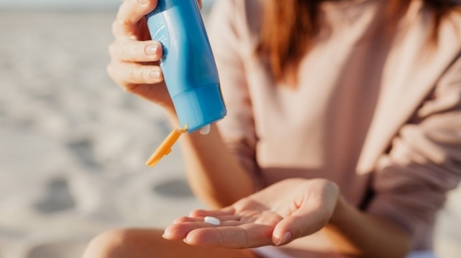 5 Produk Sunscreen Alcohol Free Low Budget Buat Kulit Sensitif, Wajib Coba!