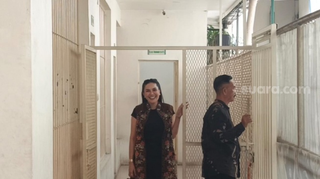 Nikita Mirzani di Pengadilan Negeri Jakarta Selatan pada Kamis, 2 Oktober 2025. [Suara.com/Rena Pangesti]