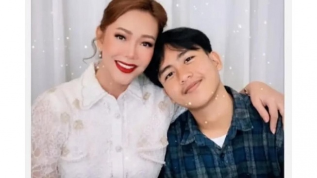 Viral! Kisah Haru Raihan Diangkat Jadi Anak oleh Bunda Corla