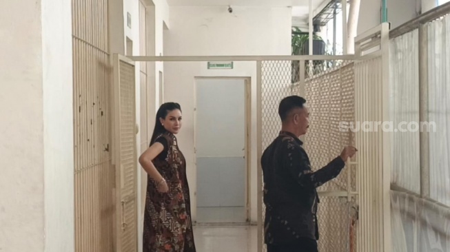 Nikita Mirzani di Pengadilan Negeri Jakarta Selatan pada Kamis, 2 Oktober 2025. [Suara.com/Rena Pangesti]