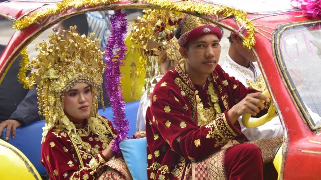 44 Pasangan Pengantin di Palembang Ikut Nikah Massal, Dapat Buku Nikah dan Resepsi Meriah