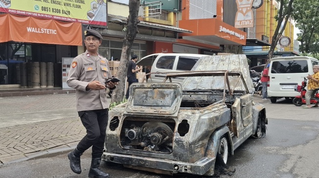 Momen Horor Pernikahan di Tangsel: Mobil Klasik Pembawa Pengantin Tiba-tiba Jadi Abu