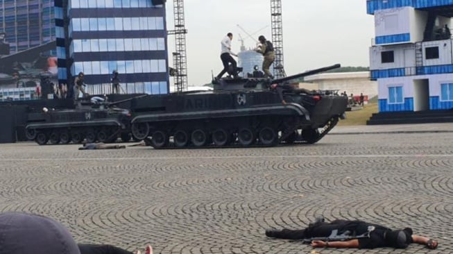 TNI menggelar gladi bersih menjelang perayaan Hari Ulang Tahun (HUT) ke-80 TNI yang akan digelar Minggu 5 Oktober di kawasan Monas, Jakarta. (Suara.com/Fakhri Fuadi)