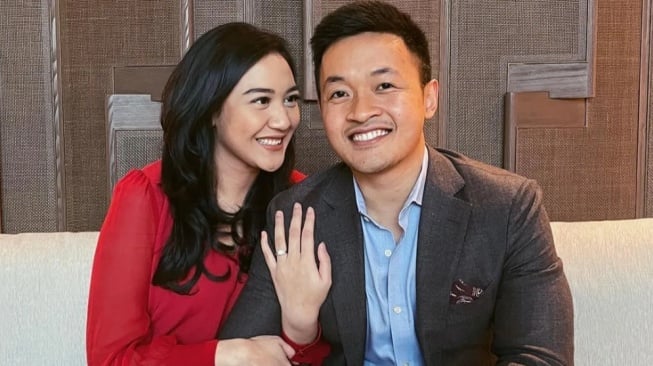 Rumah Tangga Putri Tanjung Retak? Foto Nikah Raib, Warganet Curiga Sudah Pisah