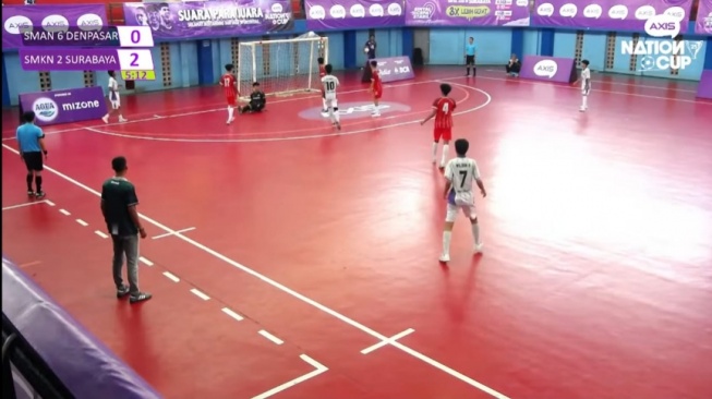 Gol Ajaib dari Pinggir Gawang: SMKN 2 Surabaya Sempurnakan Kemenangan 3-0!