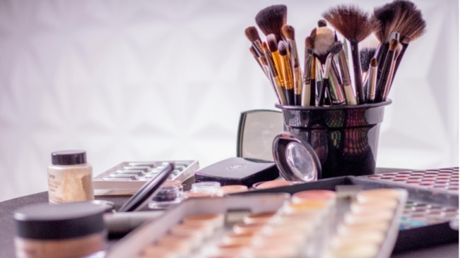 10 Produk Makeup Musim Semi 2025 yang Akan Mengubah Riasan Anda