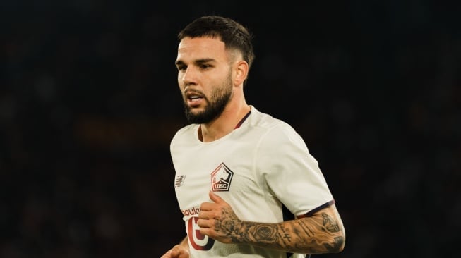 Calvin Verdonk tampil solid saat Lille menang 1-0 atas AS Roma di Liga Europa. Bek Timnas Indonesia ini kantongi rating hijau dari FotMob. [Dok. Lille]